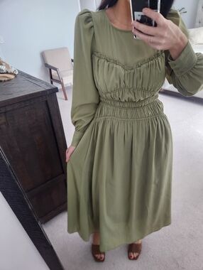 MILA MAE Xs Olive Green Long Sleeve Smocked Waist Midi Dress